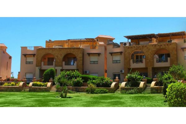 شاطئ لا لونا العين السخنة‎