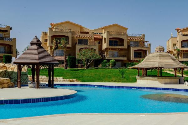 بياشيرا






 العين السخنة‎